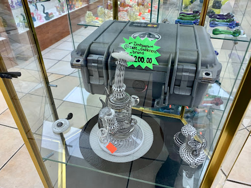 Tobacco Shop «Smoke Tokz Head Shop KC», reviews and photos, 1263 W 103rd St, Kansas City, MO 64114, USA