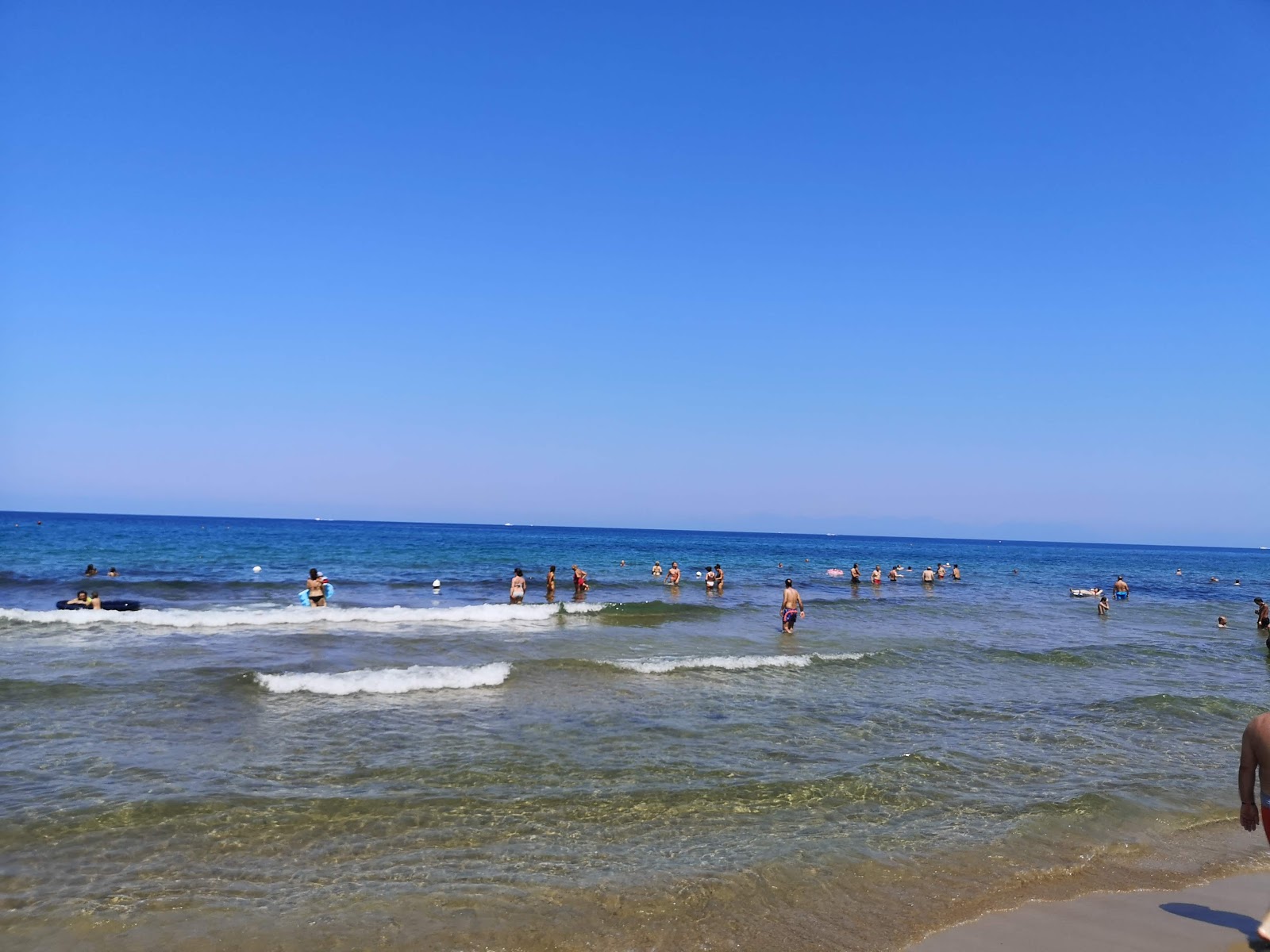 Foto av St. Maria di Castellabate med rymlig strand