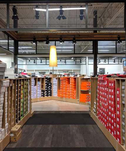 Shoe Store «DSW Designer Shoe Warehouse», reviews and photos, 4345 U.S. 9, Freehold, NJ 07728, USA