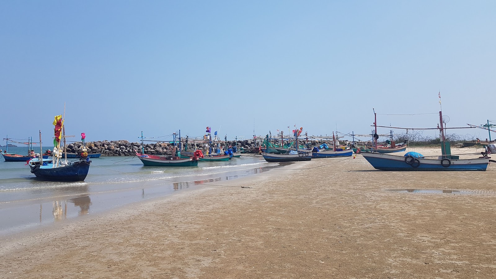 Foto av Khao Tao Beach och bosättningen