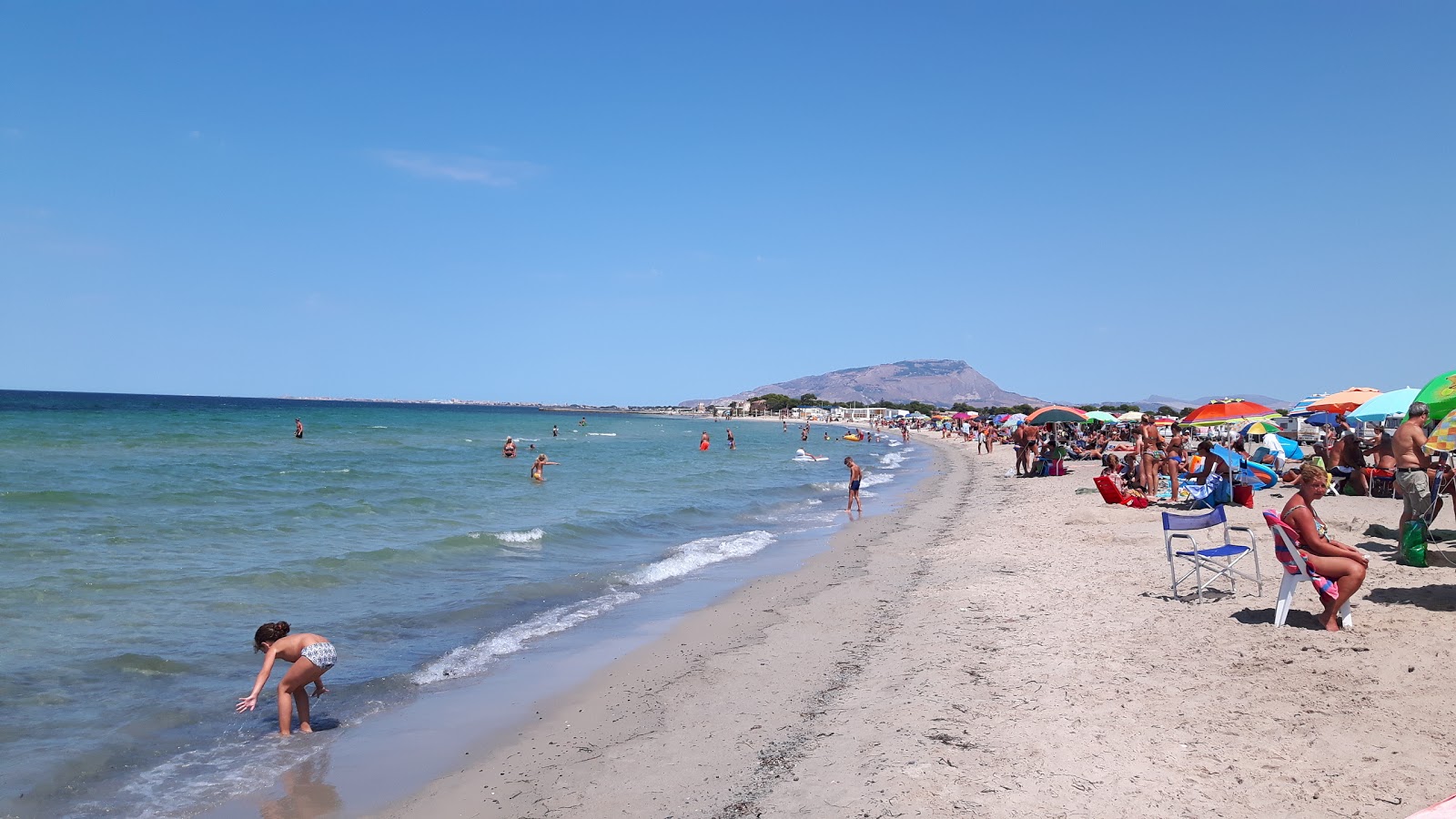 Spiaggia Marausa的照片 带有长直海岸