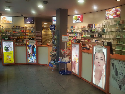 Información y opiniones sobre Farmacia Reyes Magos de Alcalá De Henares