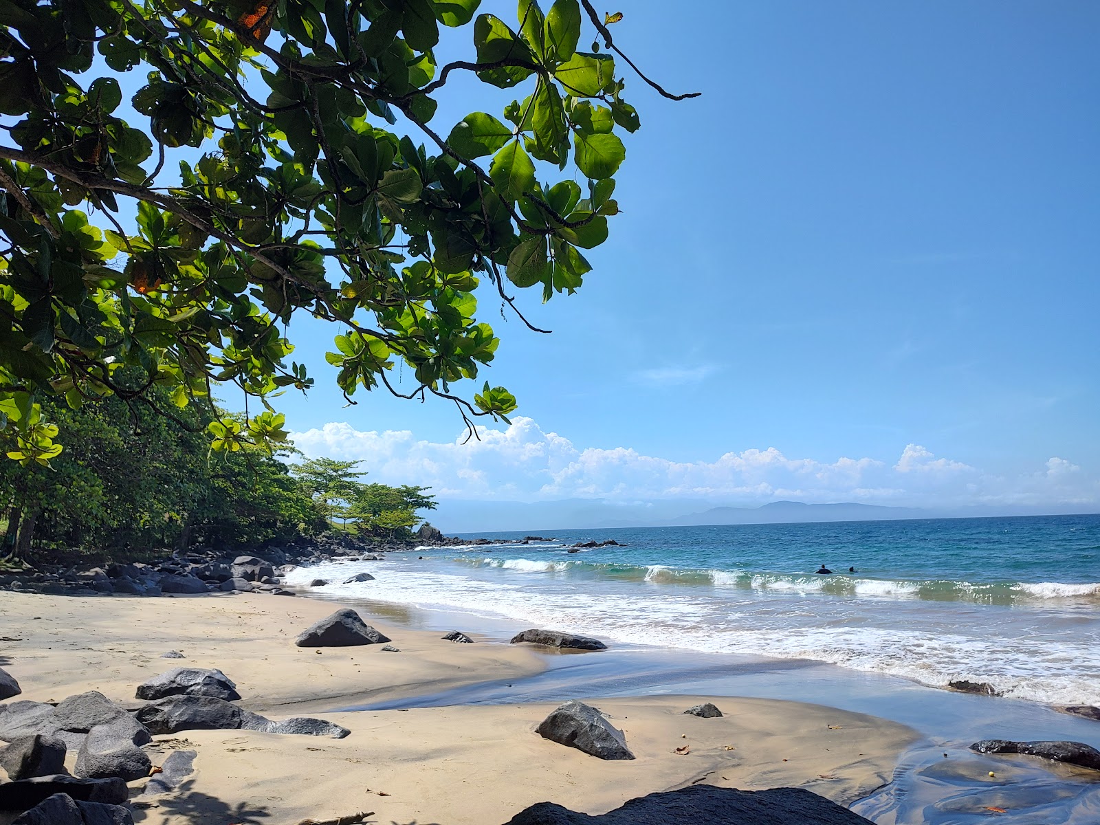 Foto di Praia do Pacuiba con una superficie del sabbia beige
