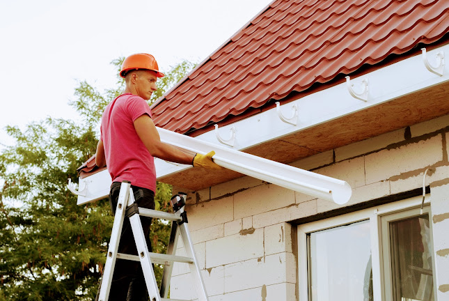 Reparații acoperișuri și construcții complete - Firmă de construcții