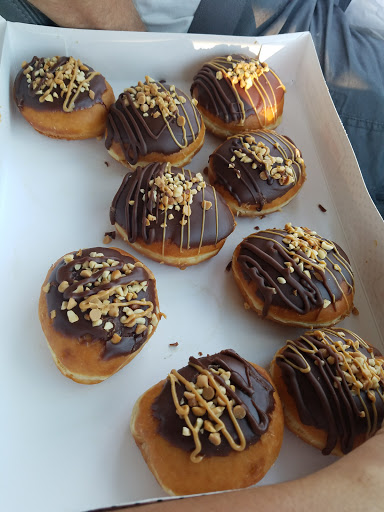 Bakery «Krispy Kreme Doughnuts», reviews and photos, 208 W 14 Mile Rd, Troy, MI 48083, USA