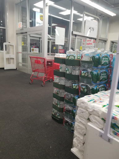 Office Supply Store «Staples», reviews and photos, 90-30 Metropolitan Ave, Rego Park, NY 11374, USA