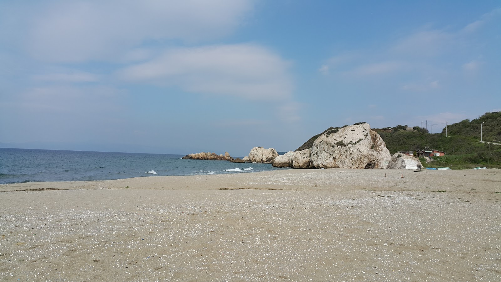 Foto de Mesudiye beach - lugar popular entre os apreciadores de relaxamento
