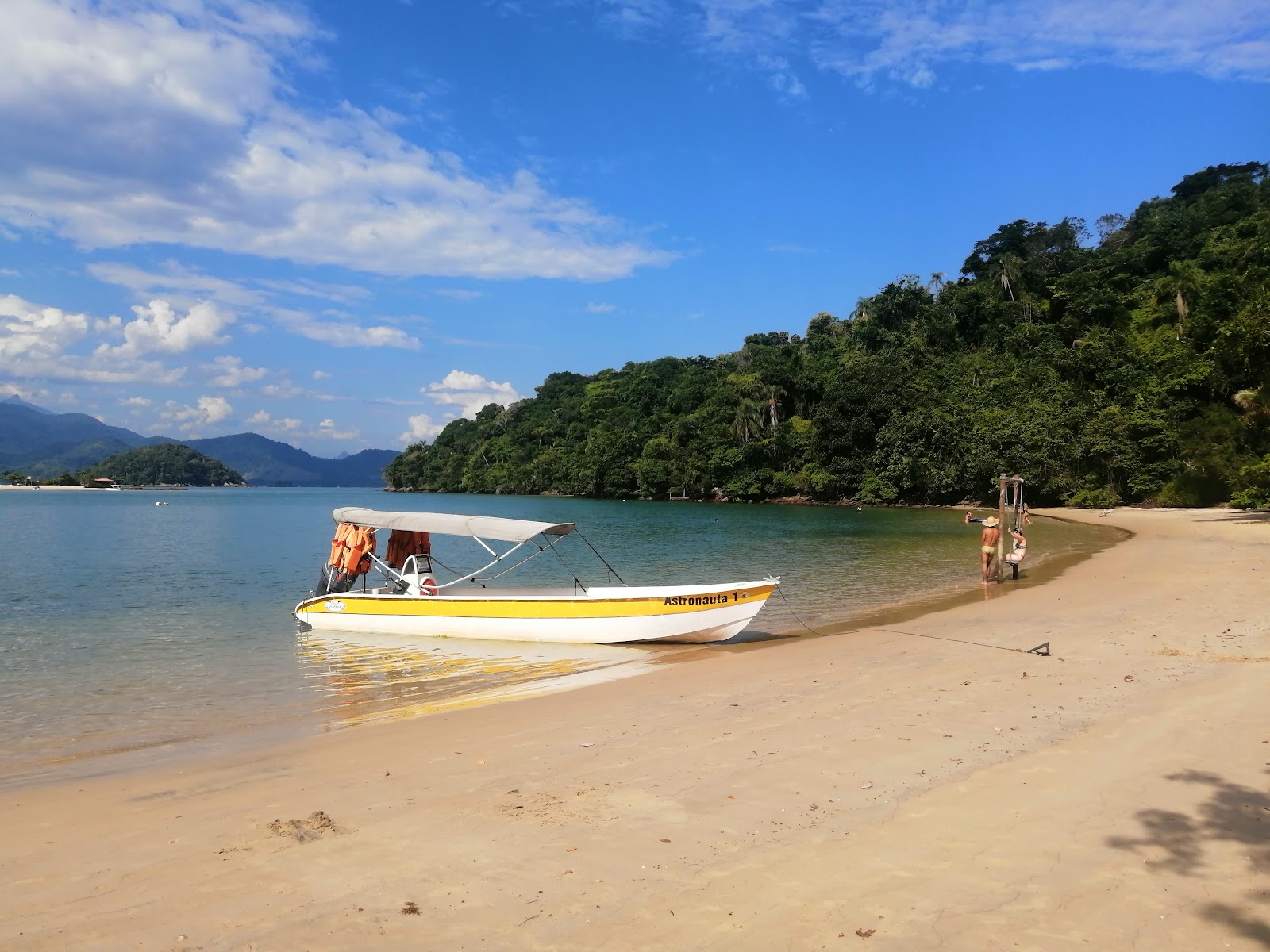 Ilha do Cedro Beach'in fotoğrafı - rahatlamayı sevenler arasında popüler bir yer