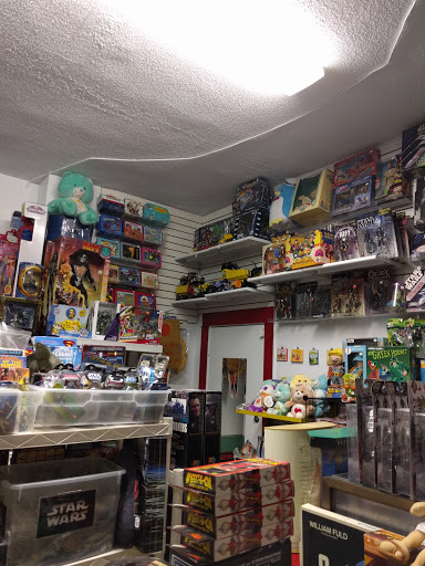 Vintage Clothing Store «STAR POP Vintage + Modern», reviews and photos, 15813 Waterloo Rd, Cleveland, OH 44110, USA