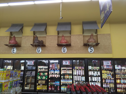 Grocery Store «Superior Grocers», reviews and photos, 9801 Laurel Canyon Blvd, Pacoima, CA 91331, USA