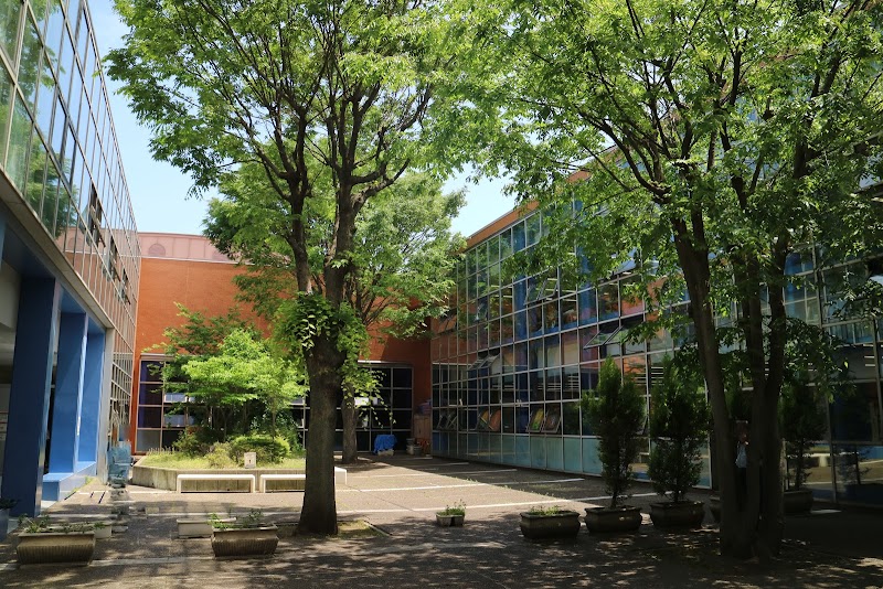 横浜市金沢図書館
