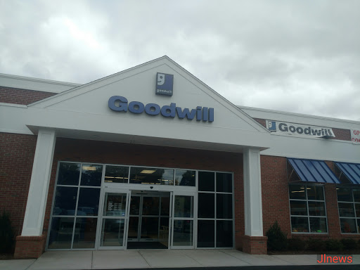 Thrift Store «Goodwill Glastonbury Store & Donation Station», reviews and photos, 2709 Main St, Glastonbury, CT 06033, USA