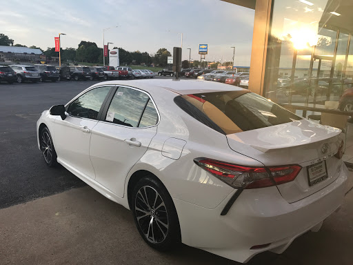 Toyota Dealer «St Charles Toyota», reviews and photos, 2651 E Main St, St Charles, IL 60174, USA
