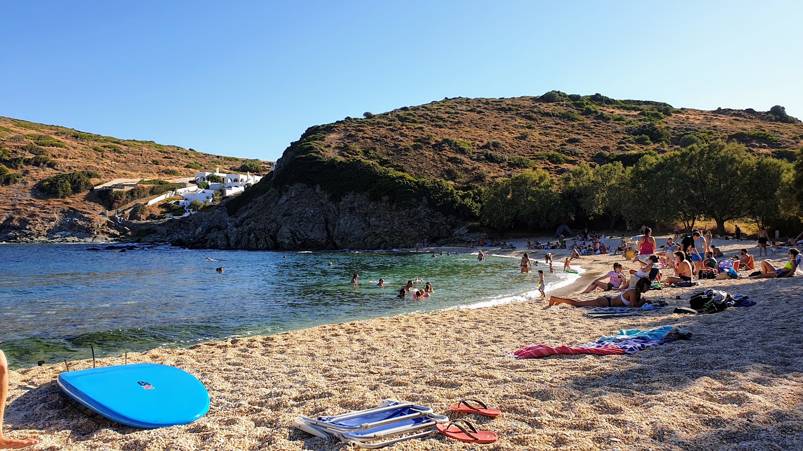 Foto di Kakolimano Beach con una superficie del sabbia beige e ciottoli