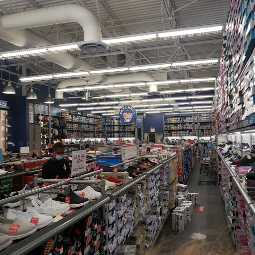 Shopping Mall «Clinton Crossing Premium Outlets», reviews and photos, 20 Killingworth Turnpike, Clinton, CT 06413, USA