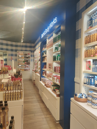 Shopping Mall «Fairlane Town Center», reviews and photos, 18900 Michigan Ave, Dearborn, MI 48126, USA