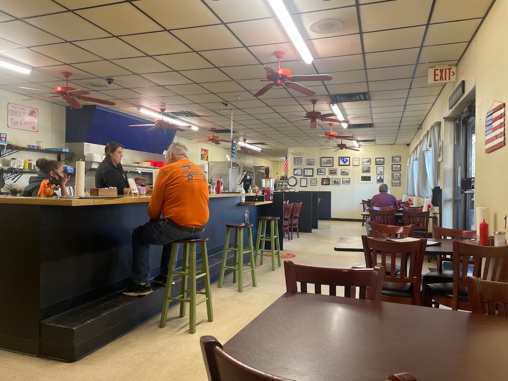 Dolline's on Main 29330