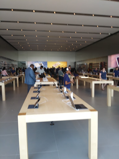 Computer Store «Apple Eton», reviews and photos, 28849 Chagrin Blvd, Woodmere, OH 44122, USA