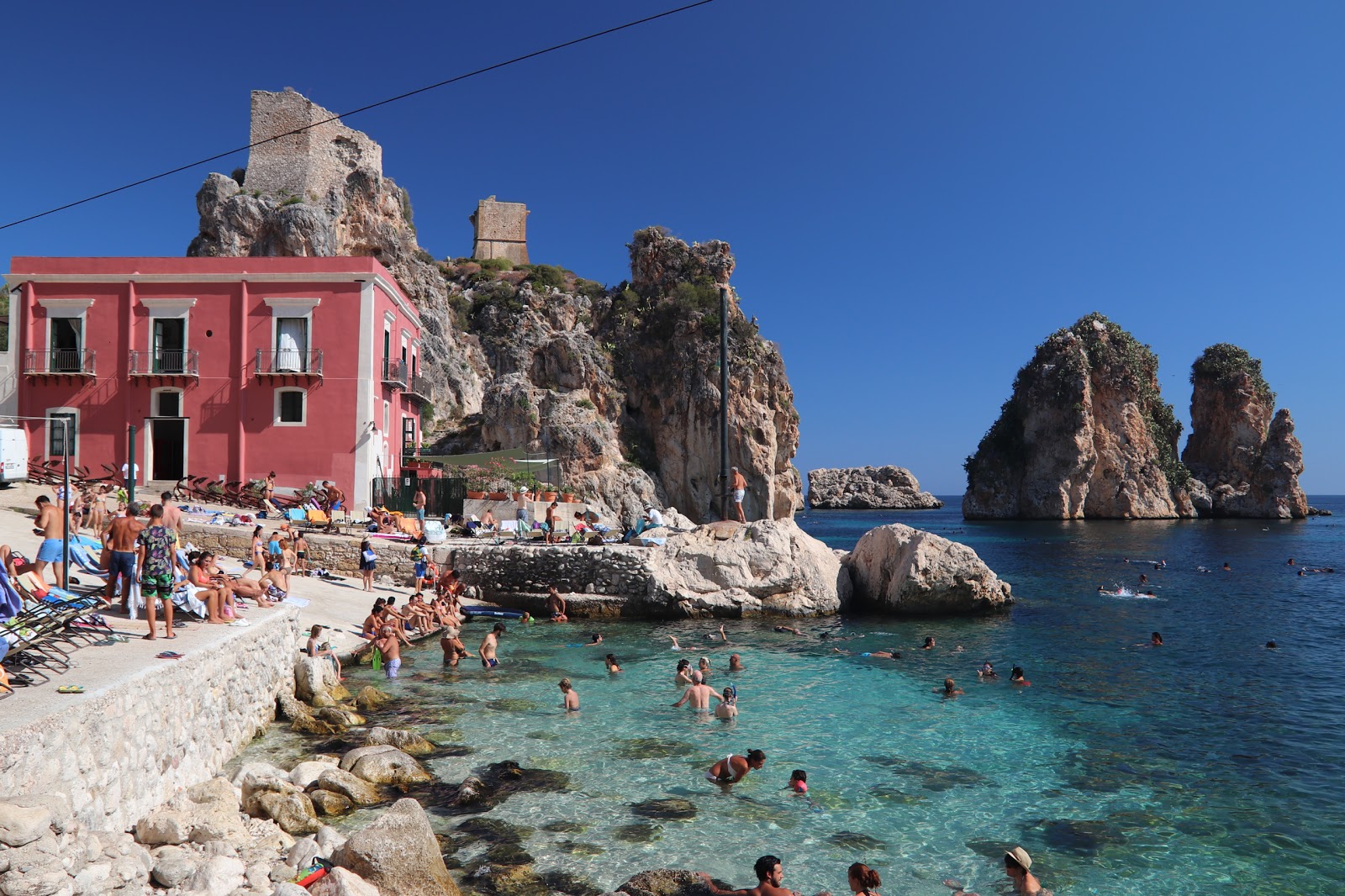 Spiaggia Tonnara Di Scopello'in fotoğrafı ve yerleşim