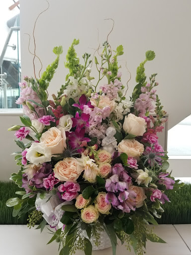 Florist «Event Connoisseur Flowers & Gifts», reviews and photos, 39 New London Turnpike #116, Glastonbury, CT 06033, USA