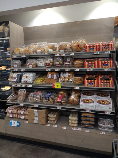 Grocery Store «Stop & Shop», reviews and photos, 44 Fenn Rd, Newington, CT 06111, USA