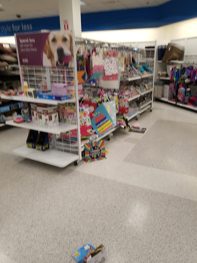 Clothing Store «Ross Dress for Less», reviews and photos, 1023 Edwards Ferry Rd NE, Leesburg, VA 20176, USA