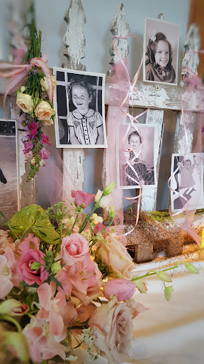 Florist «Buss Flower Shop», reviews and photos, 322 N Milwaukee Ave, Libertyville, IL 60048, USA