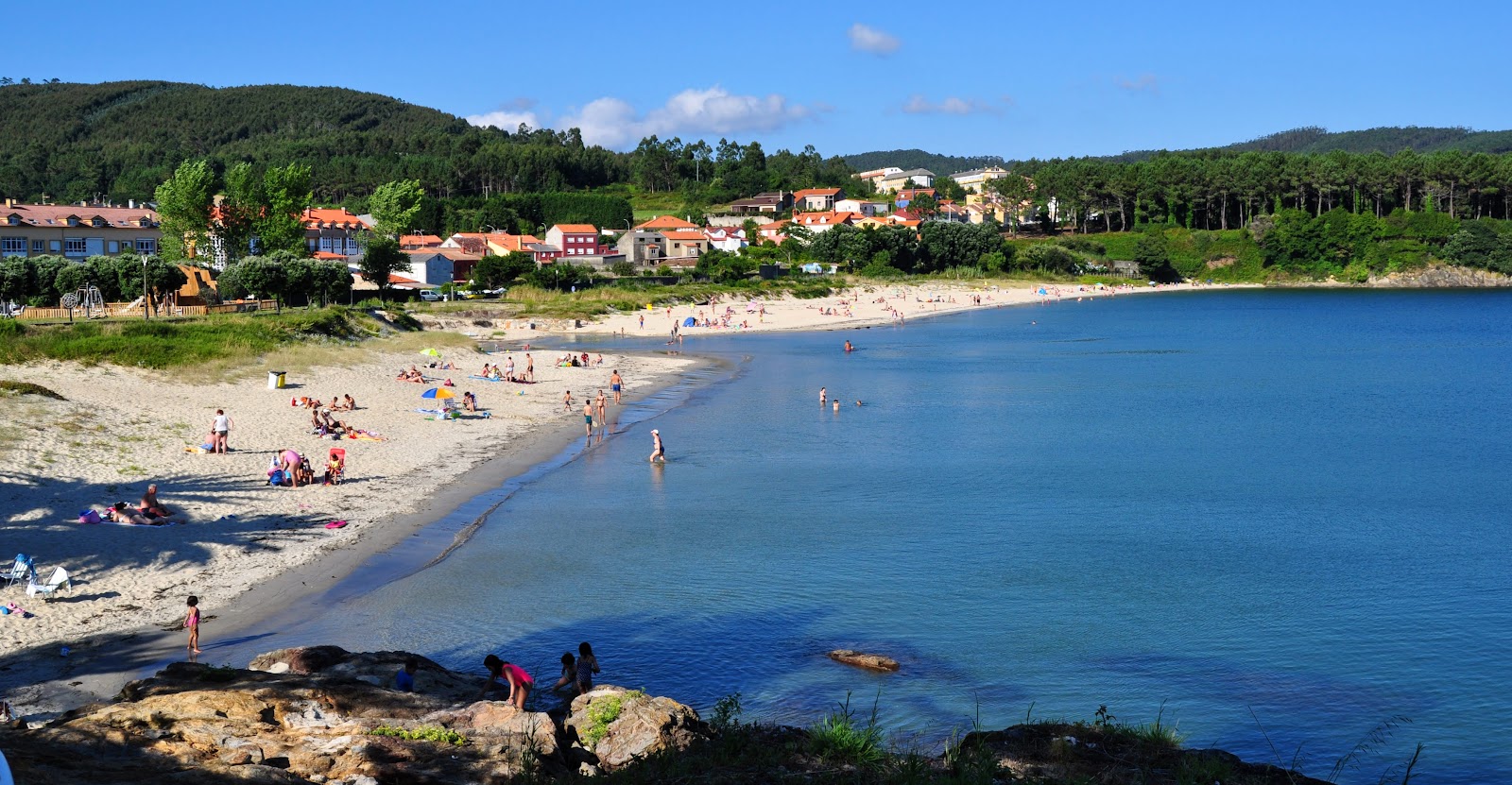 Praia de Sardineiro'in fotoğrafı beyaz kum yüzey ile