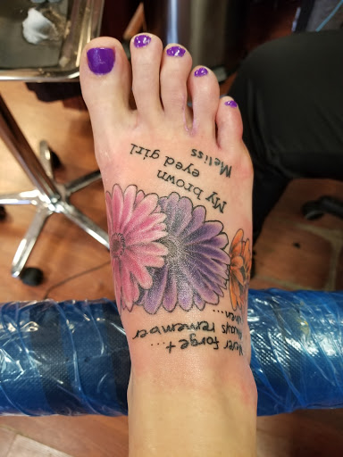 Tattoo Shop «Dixie Tattoo Company», reviews and photos, 5324 Dixie Hwy, Waterford Twp, MI 48329, USA