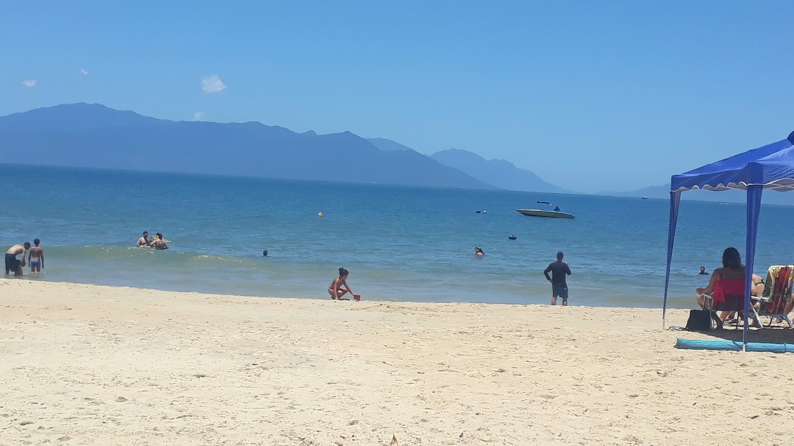 Praia da Ponta Aguda'in fotoğrafı uçurumlarla desteklenmiş
