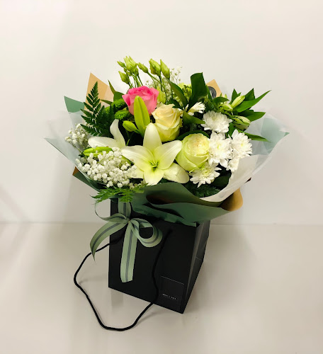 Comments and reviews of Moon & Back Floral Design Studio - Bespoke Florist