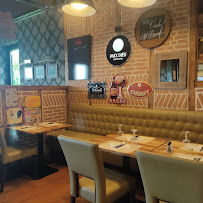 Atmosphère du Grill Restaurant La Petite Ferme de Lucien à Fourmies - n°2