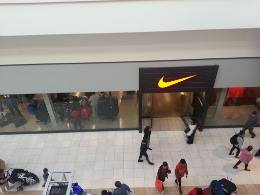 Clothing Store «Nike Factory Store», reviews and photos, 5220 Fashion Outlets Way #1125, Rosemont, IL 60018, USA