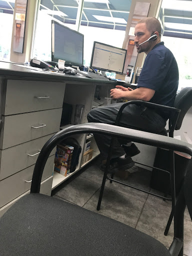 Auto Repair Shop «Springdale Automotive (Brownsboro)», reviews and photos, 8005 Brownsboro Rd, Louisville, KY 40241, USA