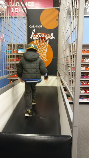 Shoe Store «Shoe Carnival», reviews and photos, 13120 Rivercrest Dr, Crestwood, IL 60445, USA