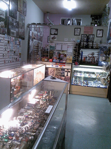Tobacco Shop «Mary Janes Place Smoke Shop», reviews and photos, 1807 N Main St, Los Angeles, CA 90031, USA