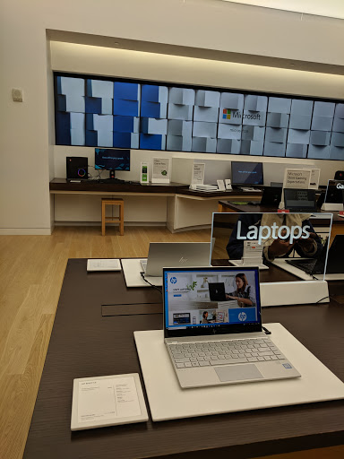 Computer Store «Microsoft Store - Westfield San Francisco Centre», reviews and photos, 845 Market St #257, San Francisco, CA 94103, USA