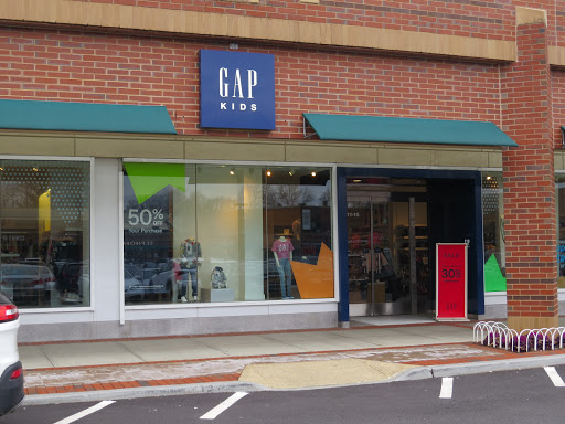 Clothing Store «GapKids», reviews and photos, 211-15 26th Ave, Bayside, NY 11360, USA