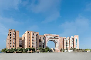 Oaks Ibn Battuta Gate Hotel Dubai image