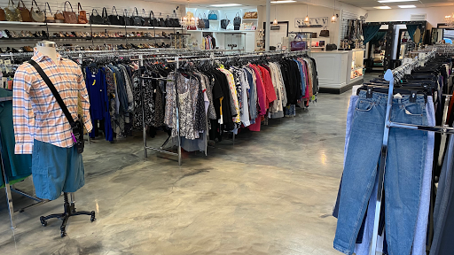 Consignment Shop «SecondHand Savvys», reviews and photos, 210 S Kings Ave, Brandon, FL 33511, USA