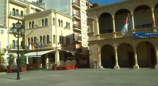 Hostal Restaurante Mariconote - Calle del, C. Grupo Antonio Machado, 7, 02160 Lezuza, Albacete, España