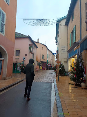 Vieille ville et rue pietonne à Cluny