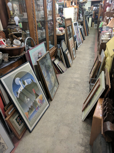 Antique Store «Englishtown Antiques & Used», reviews and photos, 42 Main St, Englishtown, NJ 07726, USA