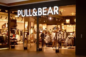 Pull and bear image