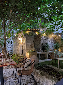 Atmosphère du Restaurant La Divigne à Villeneuve-lès-Avignon - n°4