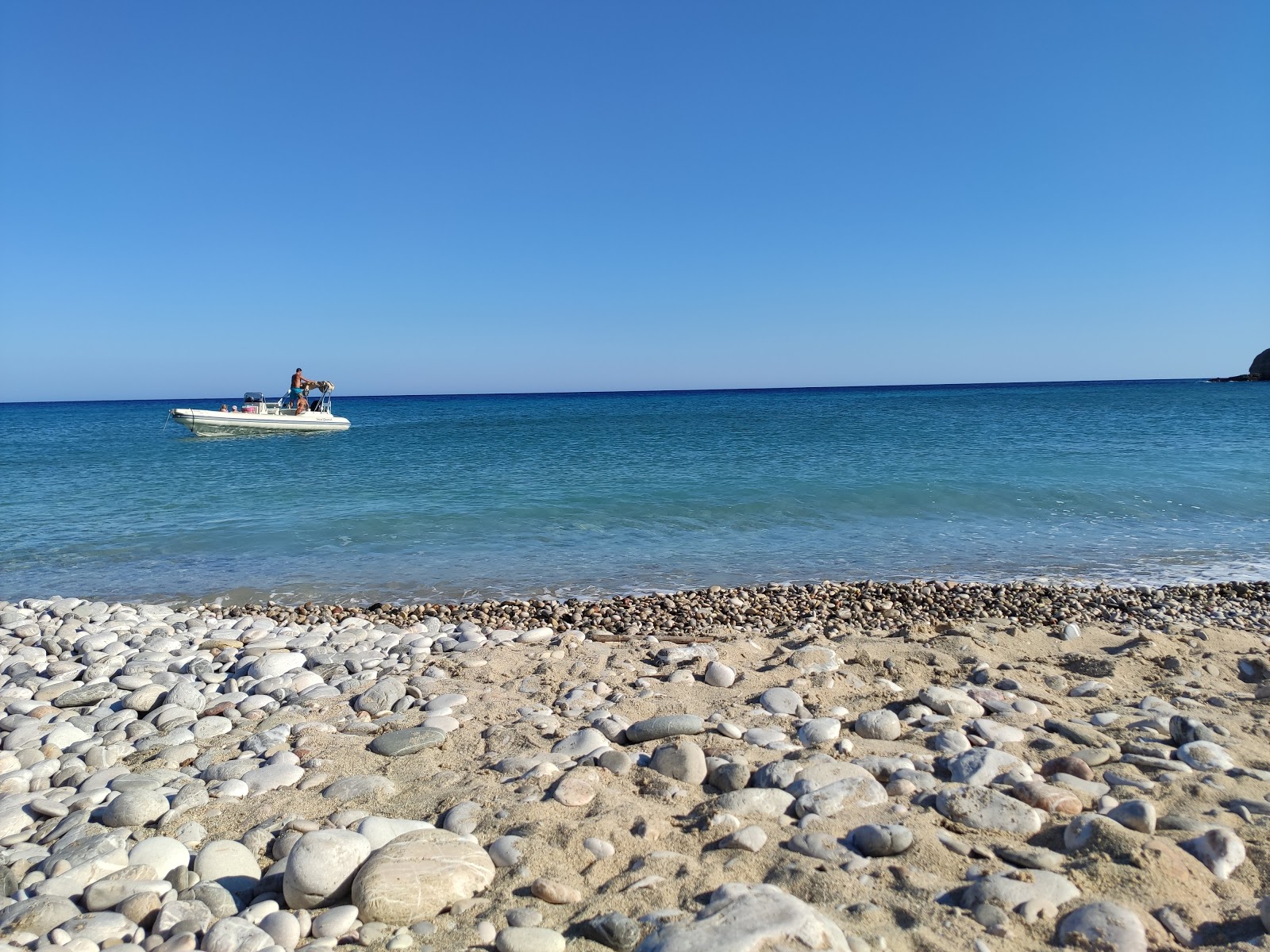 Fotografie cu Agios Charalambos beach zonă sălbatică