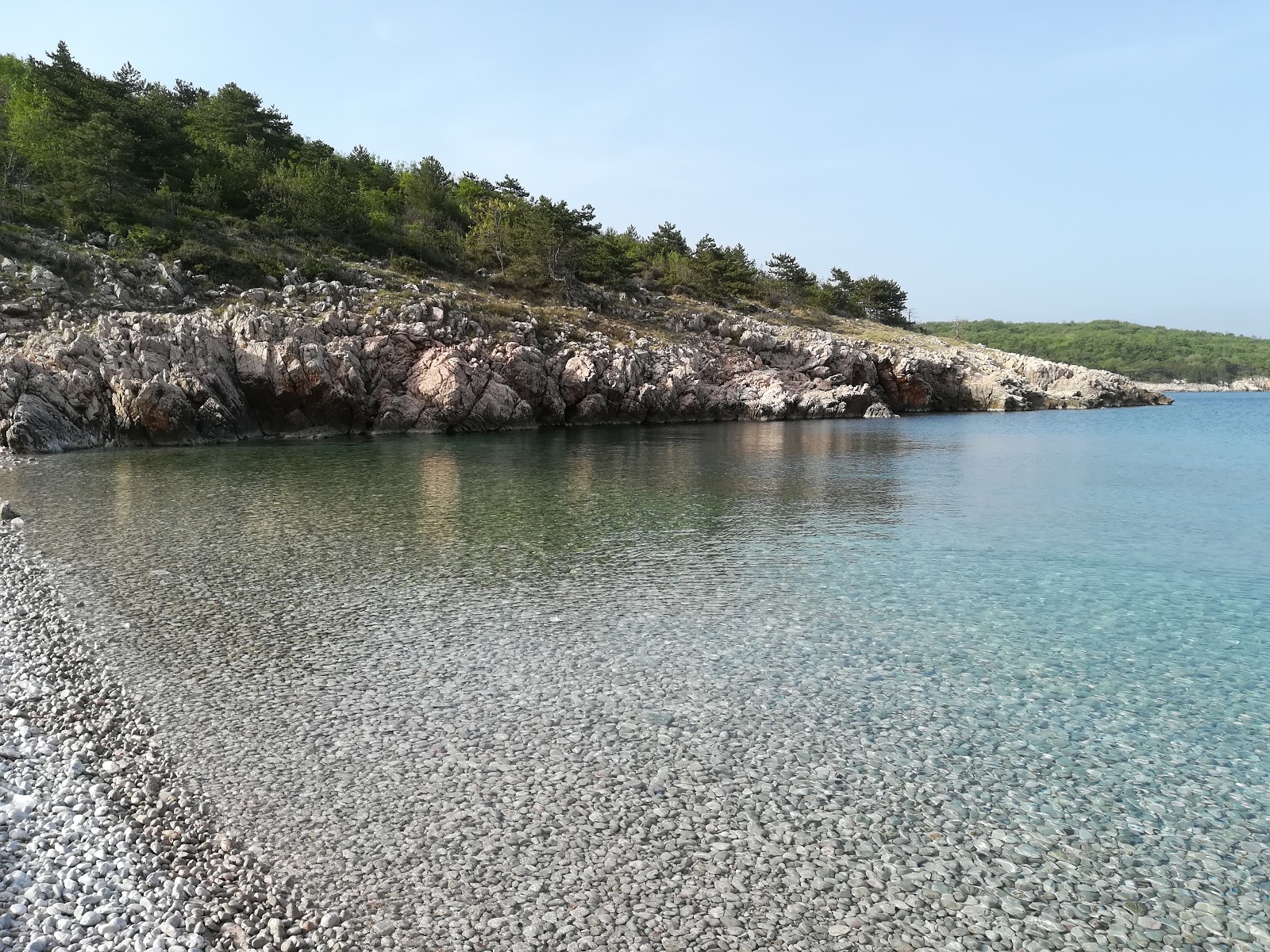 Supovica beach'in fotoğrafı küçük koy ile birlikte