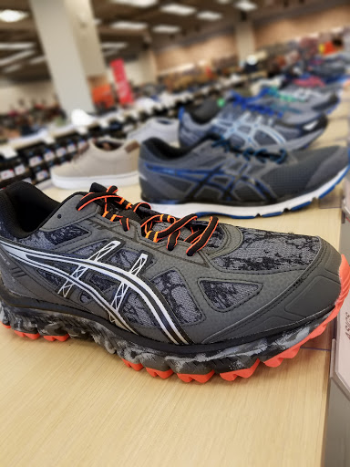 Shoe Store «Off Broadway Shoe Warehouse», reviews and photos, 13400 Jamboree Rd, Irvine, CA 92602, USA