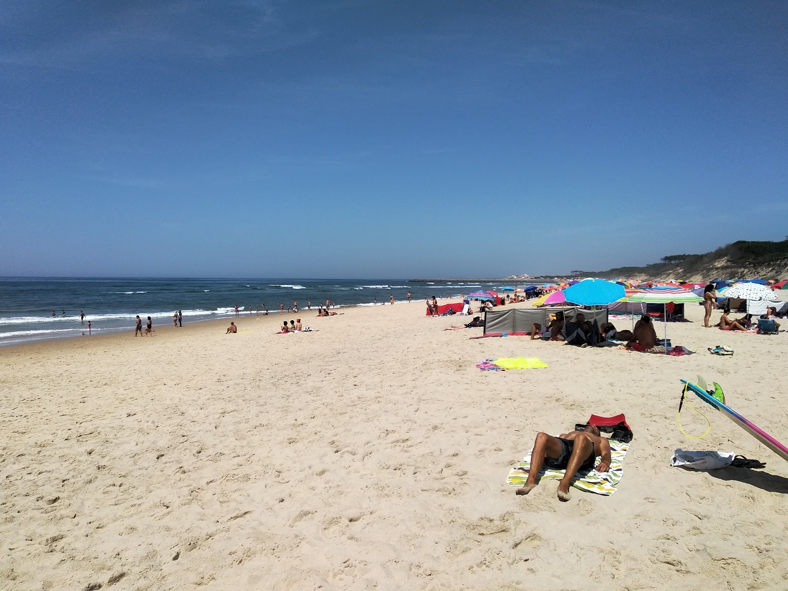 Foto von Praia de Sao Pedro de Maceda mit beiger sand Oberfläche