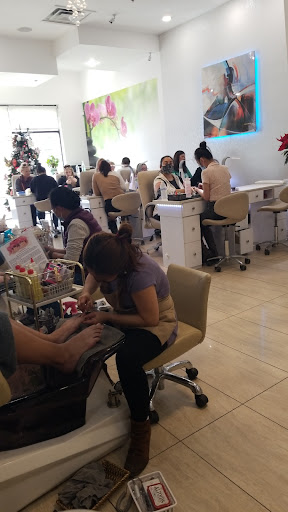 Nail Salon «The White Spa Nails», reviews and photos, 1823 S Greenfield Rd #103, Mesa, AZ 85206, USA